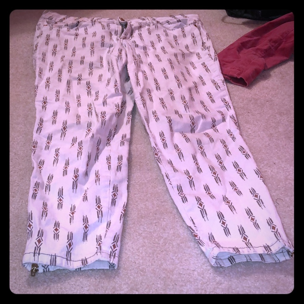 ~WHITE AZTEC JEANS~